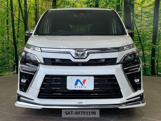 Toyota VOXY 2020-07 7621184-14