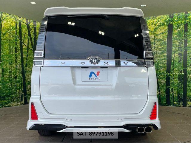 Toyota VOXY 2020-07 7621184-15