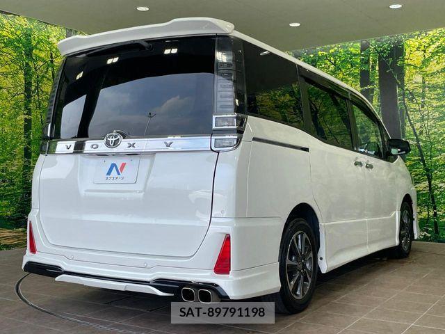 Toyota VOXY 2020-07 7621184-17
