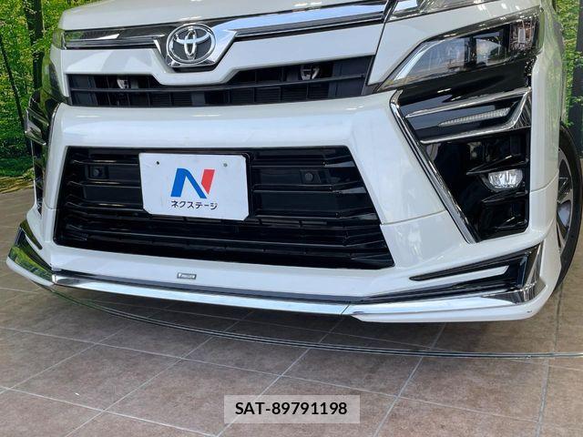 Toyota VOXY 2020-07 7621184-2