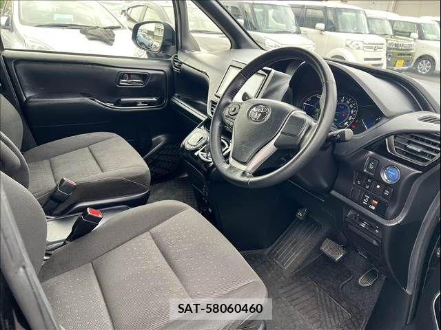 Toyota VOXY 2017-08 7621219-12