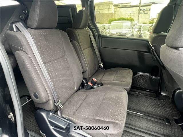 Toyota VOXY 2017-08 7621219-13