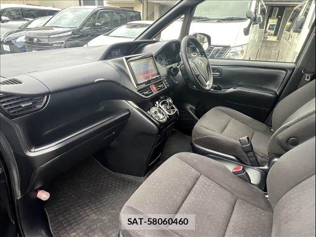 Toyota VOXY 2017-08 7621219-14