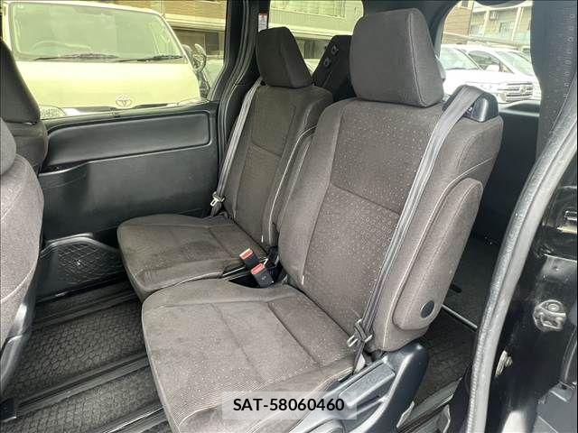 Toyota VOXY 2017-08 7621219-15