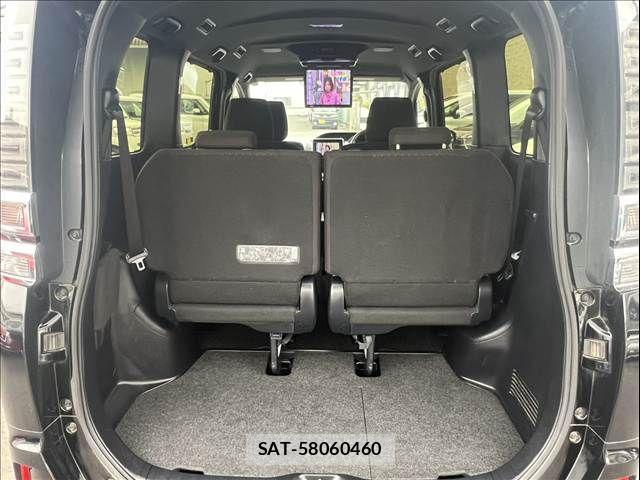 Toyota VOXY 2017-08 7621219-17