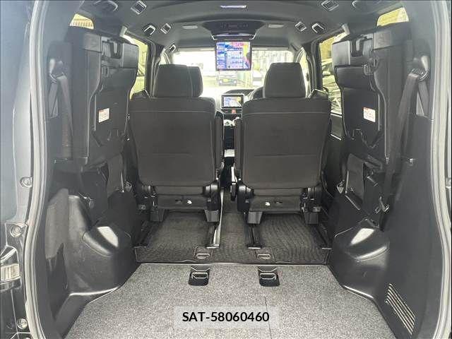 Toyota VOXY 2017-08 7621219-18