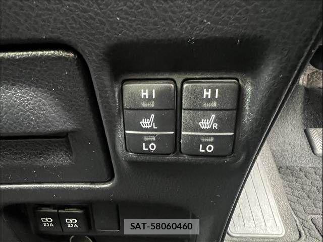 Toyota VOXY 2017-08 7621219-24