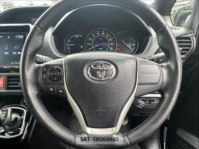 Toyota VOXY 2017-08 7621219-26