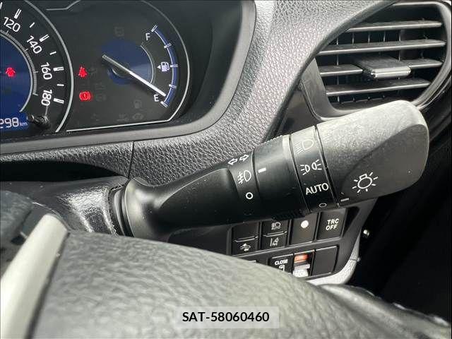 Toyota VOXY 2017-08 7621219-27