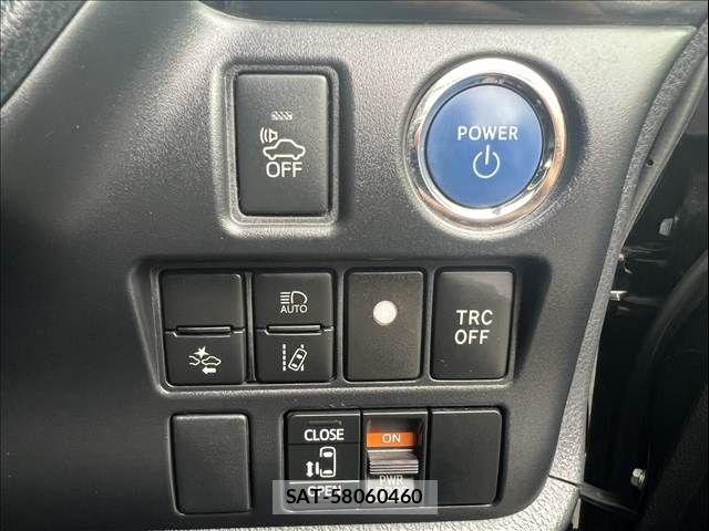 Toyota VOXY 2017-08 7621219-29
