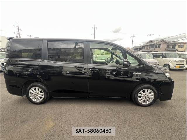 Toyota VOXY 2017-08 7621219-5