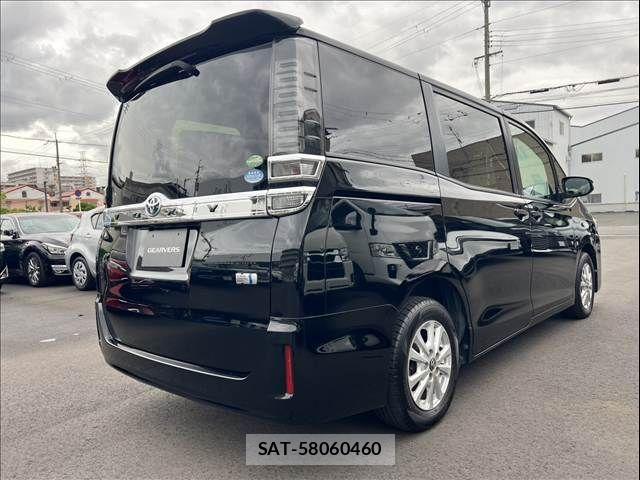 Toyota VOXY 2017-08 7621219-7