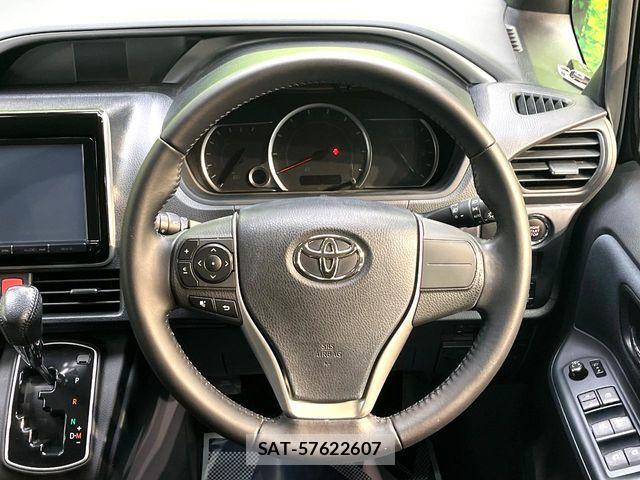 Toyota VOXY 2015-10 7621209-11
