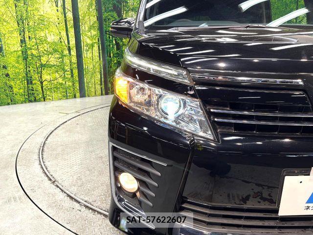 Toyota VOXY 2015-10 7621209-12