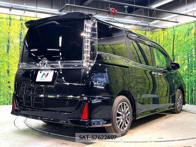 Toyota VOXY 2015-10 7621209-17