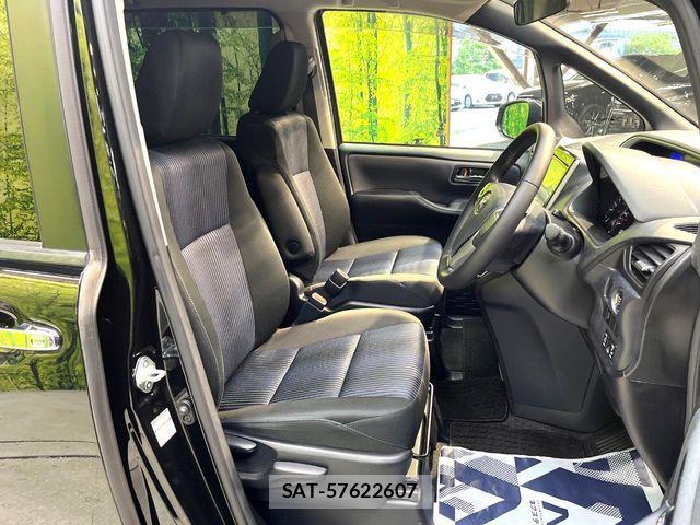 Toyota VOXY 2015-10 7621209-7