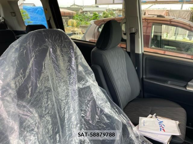 Toyota VOXY 2011-10 7621242-10
