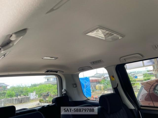 Toyota VOXY 2011-10 7621242-12