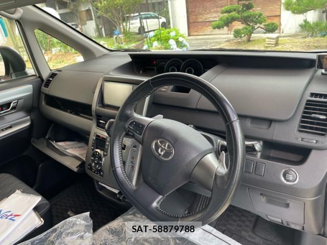 Toyota VOXY 2011-10 7621242-13