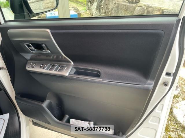 Toyota VOXY 2011-10 7621242-14