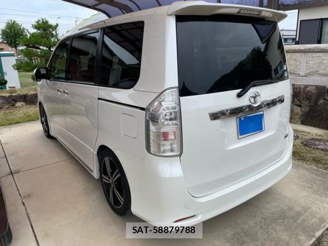 Toyota VOXY 2011-10 7621242-2