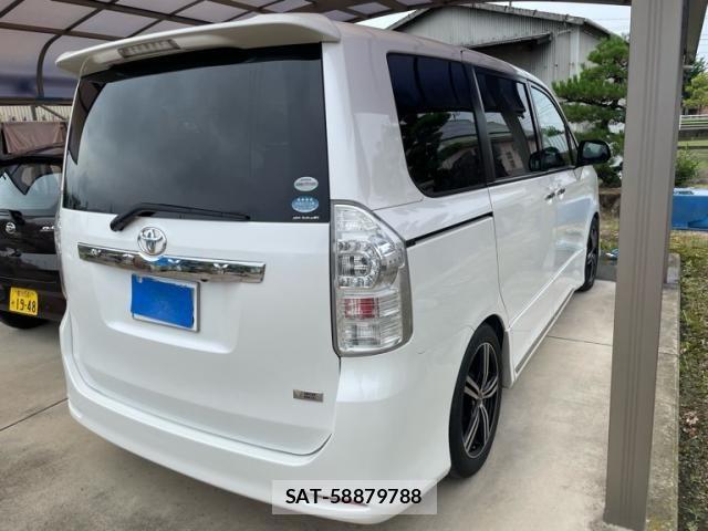 Toyota VOXY 2011-10 7621242-3