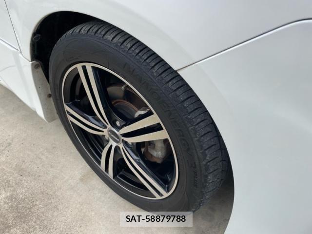 Toyota VOXY 2011-10 7621242-4