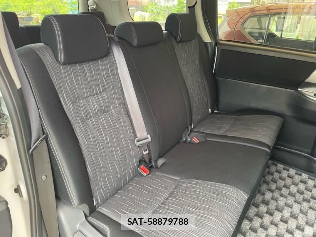 Toyota VOXY 2011-10 7621242-8
