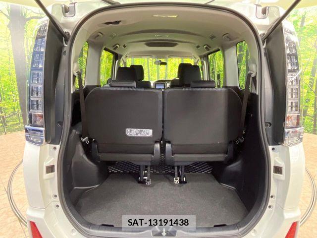 Toyota VOXY 2015-01 7621232-10