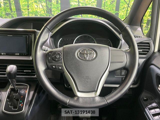 Toyota VOXY 2015-01 7621232-11
