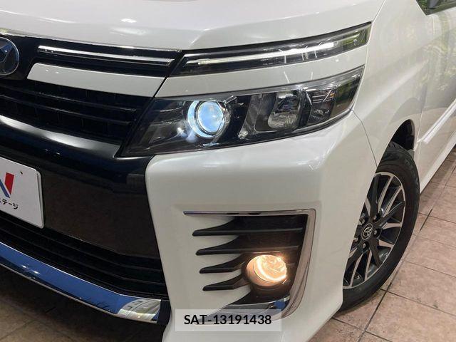 Toyota VOXY 2015-01 7621232-12