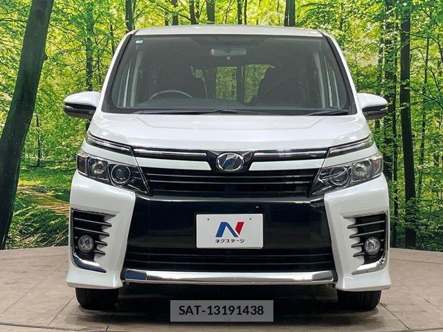 Toyota VOXY 2015-01 7621232-14