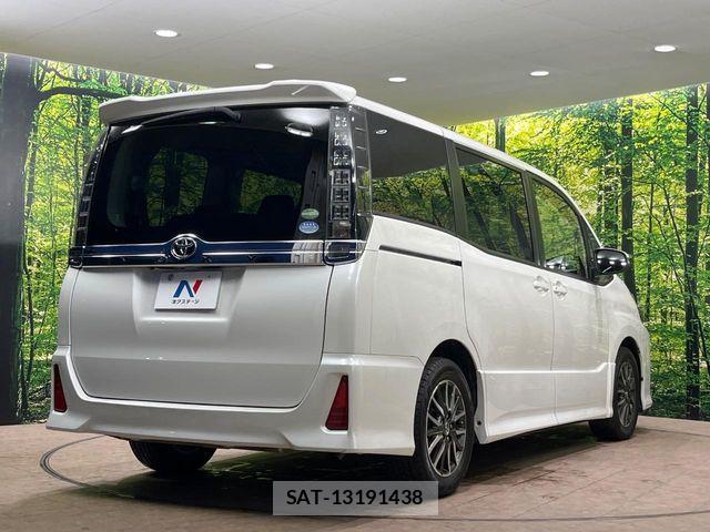 Toyota VOXY 2015-01 7621232-17