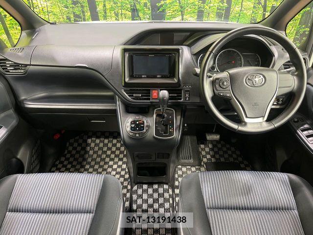 Toyota VOXY 2015-01 7621232-1