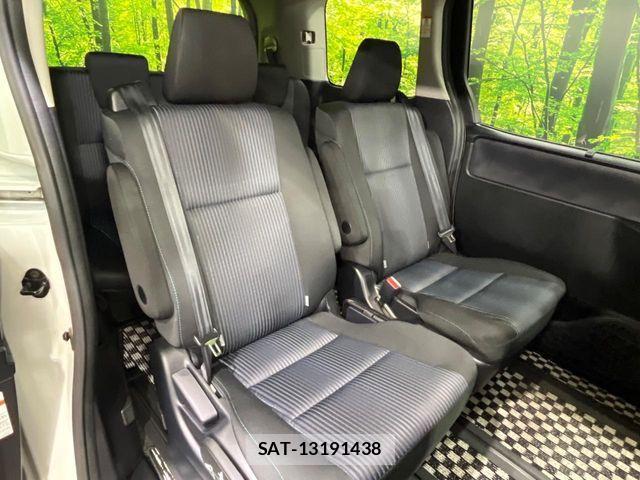 Toyota VOXY 2015-01 7621232-8