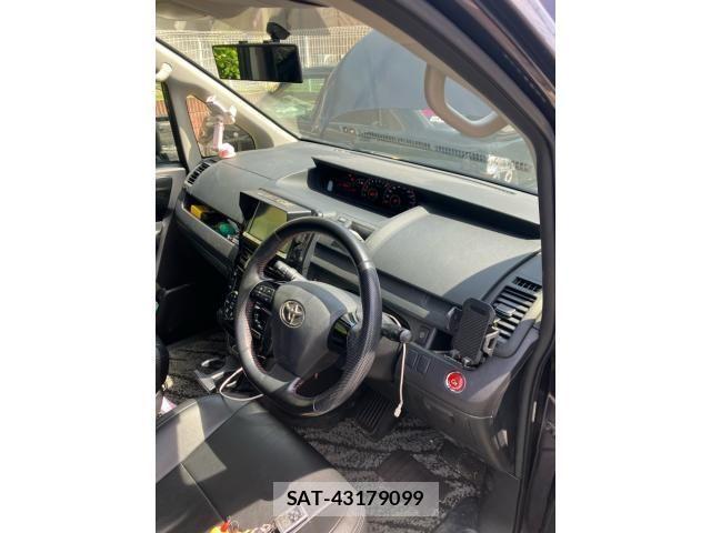 Toyota VOXY 2012-06 7621243-13