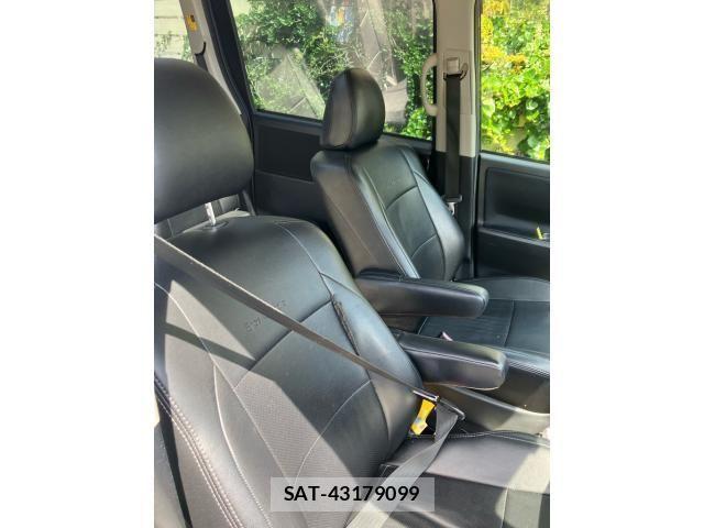 Toyota VOXY 2012-06 7621243-14