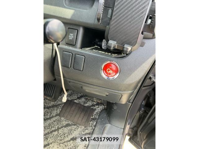 Toyota VOXY 2012-06 7621243-16