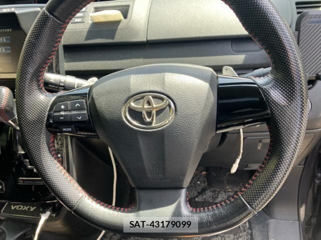 Toyota VOXY 2012-06 7621243-17