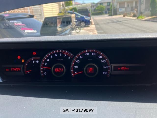Toyota VOXY 2012-06 7621243-18