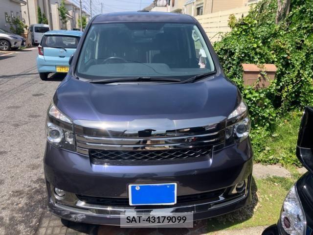 Toyota VOXY 2012-06 7621243-1