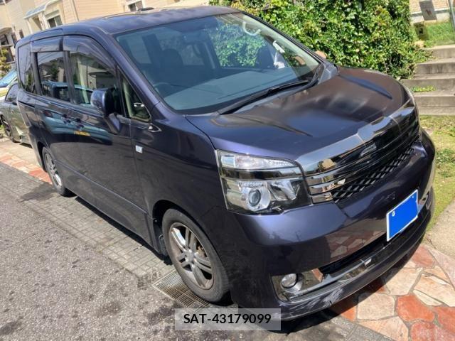 Toyota VOXY 2012-06 7621243-2