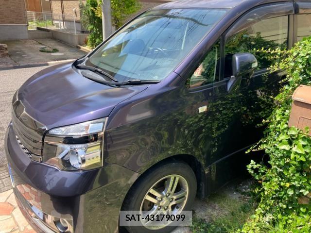 Toyota VOXY 2012-06 7621243-3