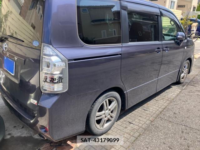 Toyota VOXY 2012-06 7621243-5