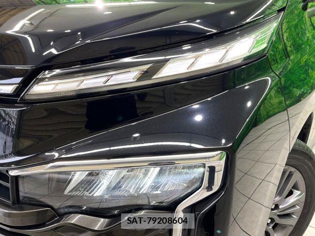 Toyota VOXY 2024-03 7621178-14