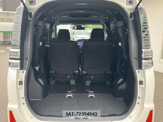 Toyota VOXY 2019-03 7621193-12