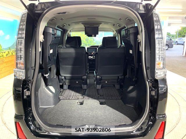 Toyota VOXY 2017-03 7621206-10