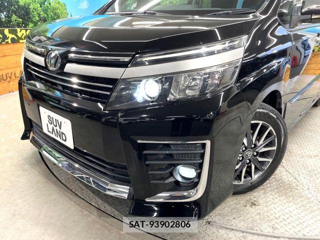 Toyota VOXY 2017-03 7621206-12