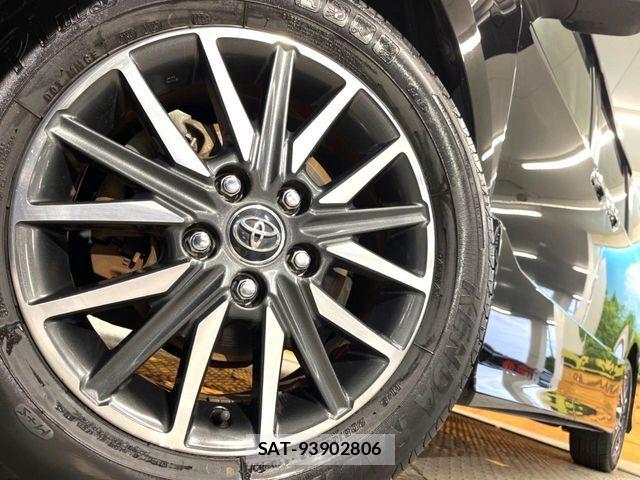 Toyota VOXY 2017-03 7621206-13