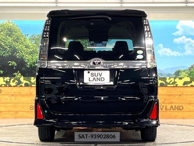 Toyota VOXY 2017-03 7621206-15